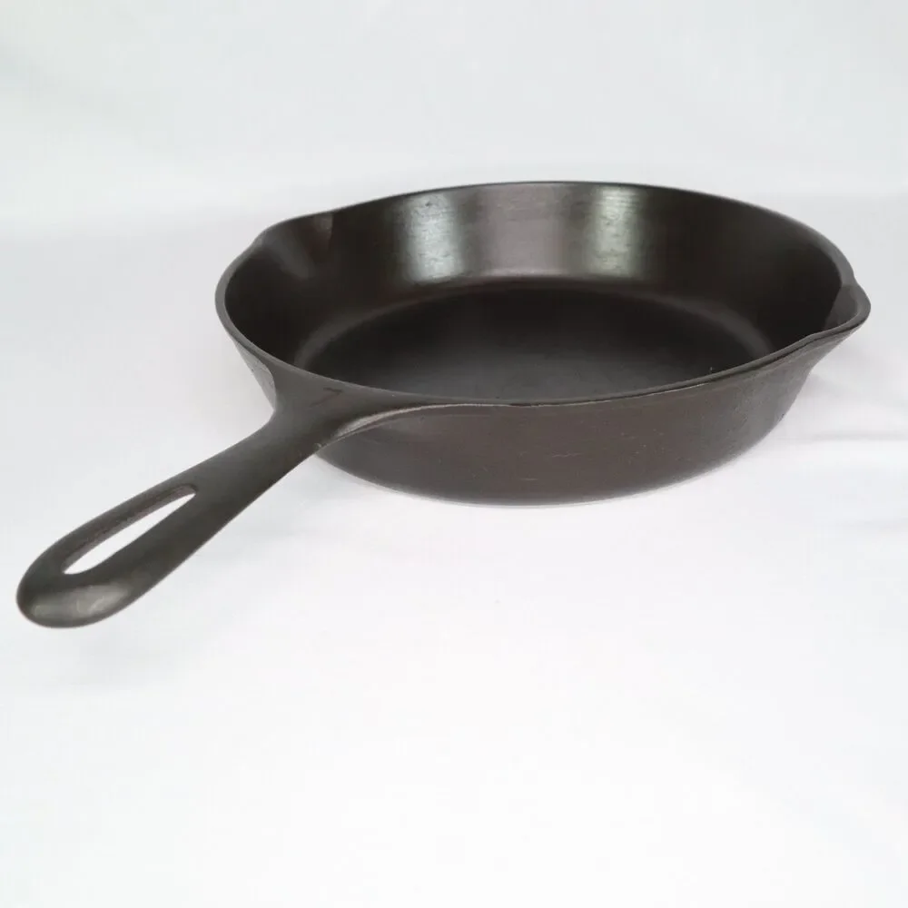 Cast Iron #7 Round Skillet Frying Pan 9 3/4